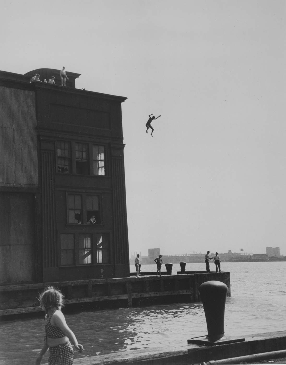 14.Orkin_.BoyjumpingintoHudsonRiver.NYC_.1948